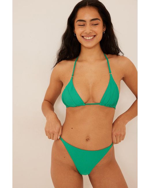 Swimwear Culotte de bikini à boucle brillant NA-KD en coloris Green