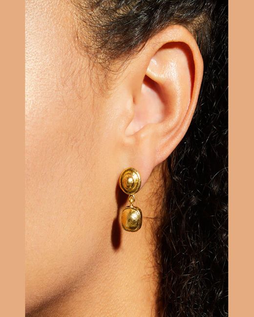 Elizabeth Locke Metallic 19k Domed Drop Earrings
