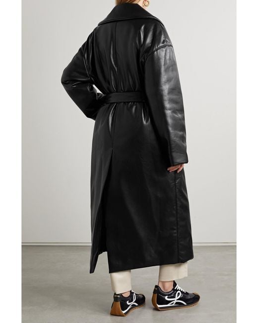 Nanushka Black Liano Wattierter Mantel Aus Recyceltem Kunstleder Mit Gürtel