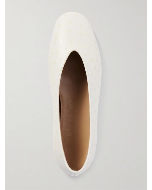 Le Monde Beryl White Regency Ballerinas Aus Leder Mit Straußeneffekt