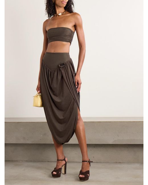 Maygel Coronel White Noriega Set Aus Trägerlosem Bandeau-Oberteil Und Rock Mit Twist-Detail Aus Stretch-Jersey Mit Raffungen