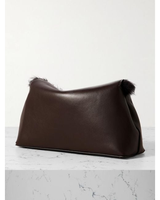 Totême  Brown T-Lock Clutch Aus Shearling