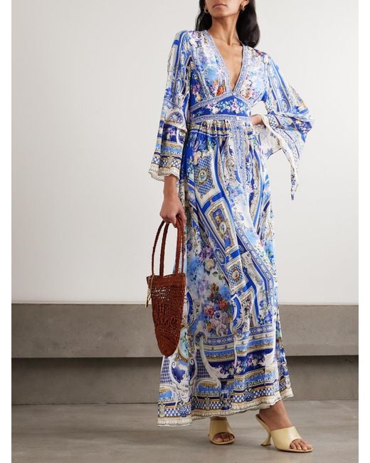 Robe Longue En Mousseline De Soie Imprimée À Smocks Et À Cristaux Camilla en coloris Blue