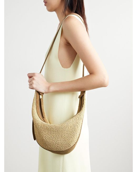 Khaite White Augustina Kleine Schultertasche Aus Raffiabast Mit Besätzen Aus Veloursleder