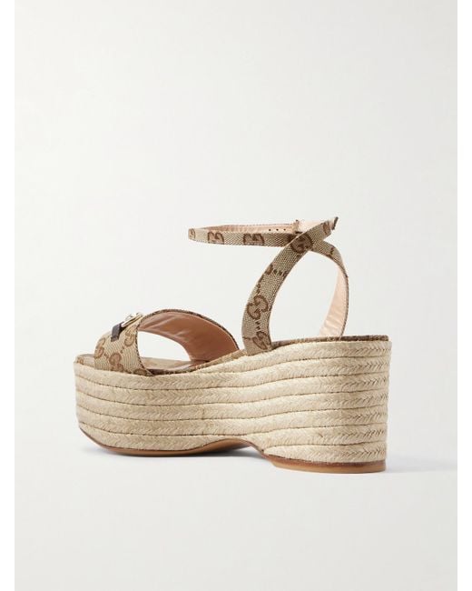 Gucci Natural Lady Horsebit Sandalen Aus Canvas Mit Logomuster, Lederbesätzen Und Plateau-Absatz