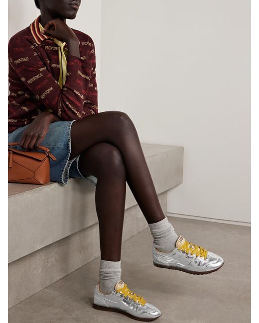 Autry Metallic Windspin Low Sneakers Aus Verspiegeltem Vinyl Mit Canvas-Besatz