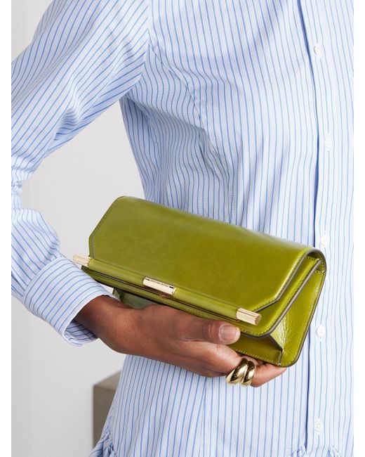 Victoria Beckham Green 202 Clutch Aus Leder