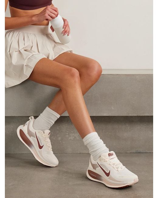 Baskets En Résille À Finitions En Cuir Et En Caoutchouc Vomero 18 Nike en coloris Natural