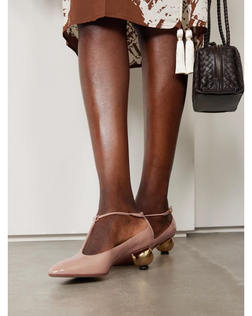 Ferragamo Natural Tania Mary-Jane-Pumps Aus Lackleder