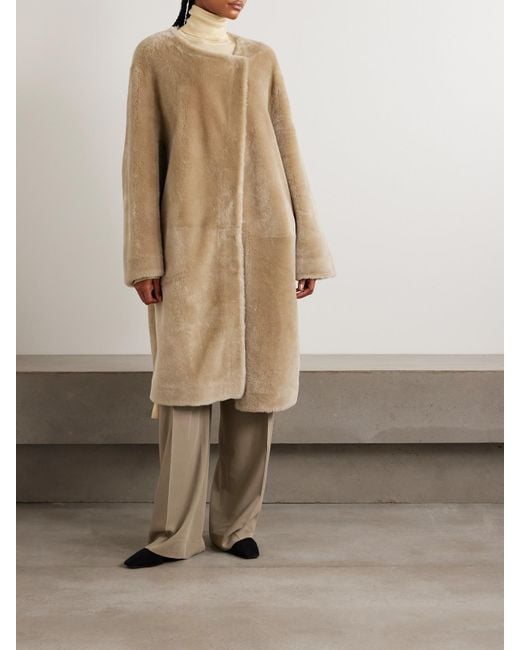 Totême  Natural Mantel Aus Shearling