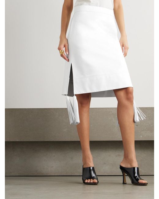 Jupe Midi En Cuir Glacé À Houppes Bottega Veneta en coloris White