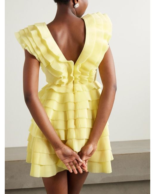 Aje. Yellow Reflection Minikleid Aus Plissiertem Crêpe Mit Stufen