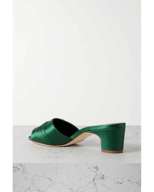Manolo Blahnik Green Prinap 50 Mules Aus Satin Mit Kristallen Und Raffungen