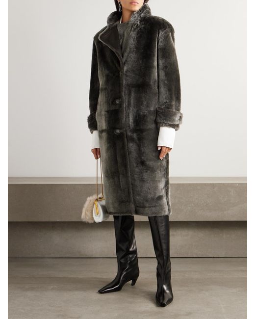 Yves Salomon Black Mantel Aus Shearling