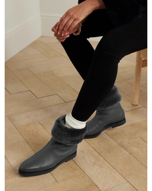 Totême  Black Ankle Boots Aus Strukturiertem Leder Mit Besätzen Aus Synthetischem Material