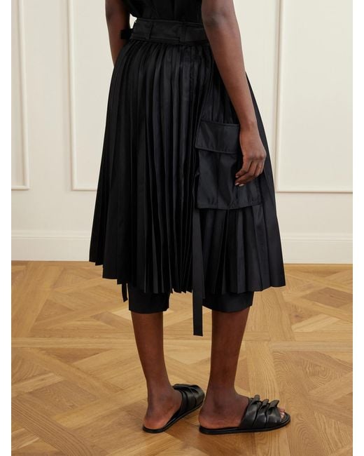 Sacai Black Pleated Twill Wide-Leg Shorts