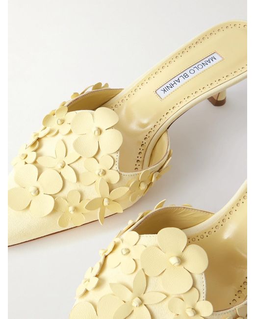 Manolo Blahnik Natural Harnes 50 Mules Aus Veloursleder Mit Applikationen