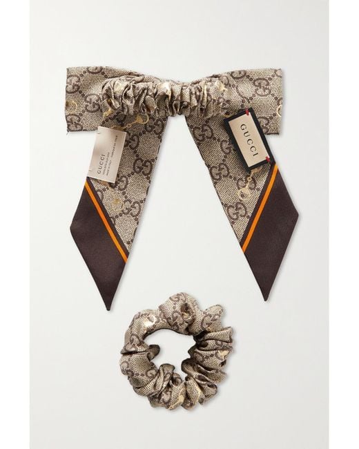Gucci Gg Printed Silk Hair Tie And Scrunchie Set in Brown  display picture 1