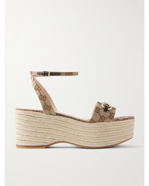 Gucci Natural Lady Horsebit Sandalen Aus Canvas Mit Logomuster, Lederbesätzen Und Plateau-Absatz