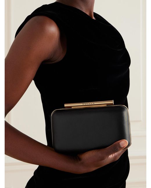 Alexander McQueen Black T-Bar Clutch Aus Leder