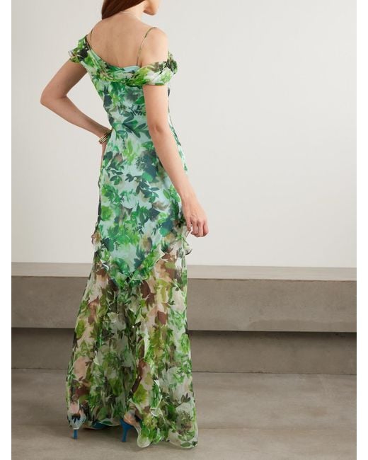 Robe Longue Épaules Nues En Mousseline De Soie Imprimée À Volants Seema Saloni en coloris Green