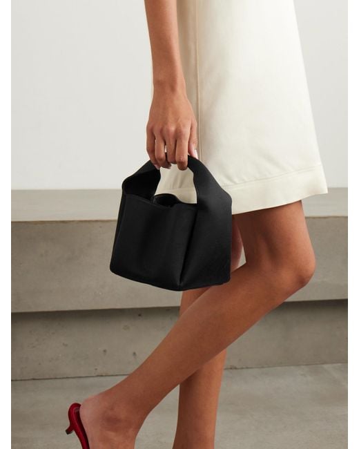 Totême  Black Bucket Tote Aus Satin Aus Einer Biobaumwollmischung