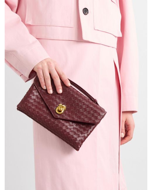Sac Porté Épaule En Cuir Intrecciato Knot Lock Medium Bottega Veneta en coloris Red