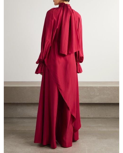 Alexander McQueen Red Robe Aus Habutai-Seide Mit Falten, Rüschen Und Cape-Effekt