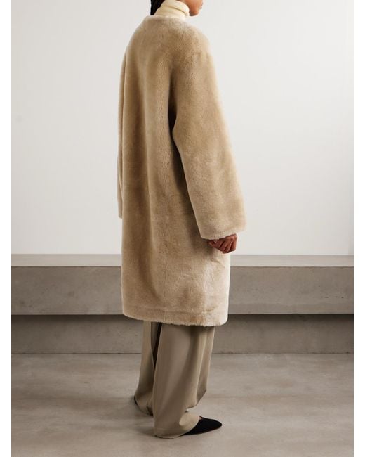 Totême  Natural Mantel Aus Shearling