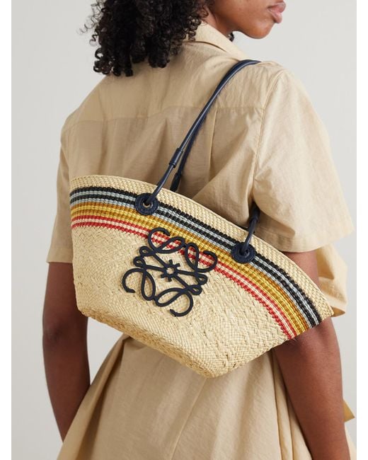 Sac À Main En Raphia À Rayures Et À Finitions En Cuir Anagram Basket X Paula's Ibiza Loewe en coloris Natural