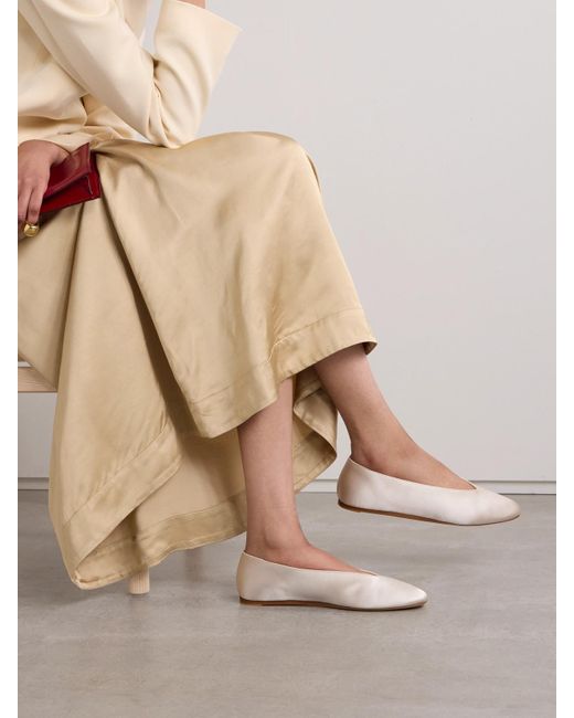 Le Monde Beryl Natural Regency Ballerinas Aus Satin Mit Ripsbandbesätzen