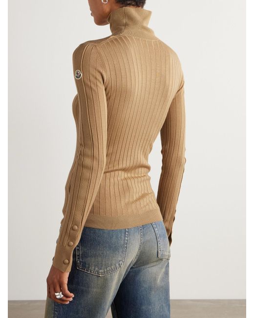 Moncler Natural Rollkragenpullover Aus Einer Gerippten Woll-Kaschmirmischung Mit Knöpfen Und Applikation