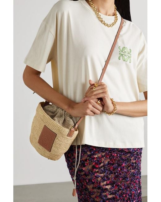 Paulas Ibiza Pochette Leather-trimmed Woven Raffia Shoulder Bag in Brown Loewe Womens Bags Beach bag tote and straw bags 
