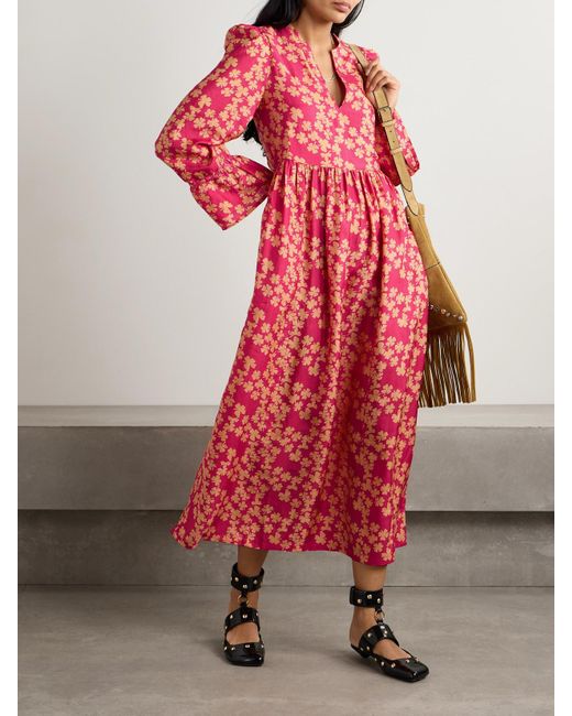 Robe Midi En Soie Imprimée À Fronces Ines Alix Of Bohemia en coloris Red