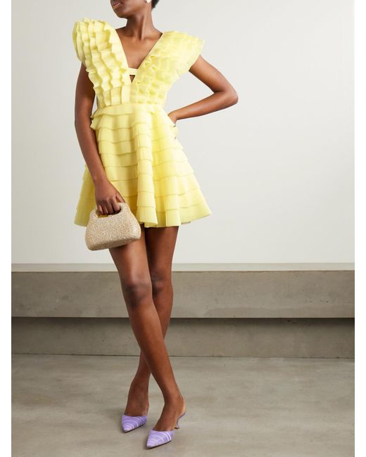 Aje. Yellow Reflection Minikleid Aus Plissiertem Crêpe Mit Stufen