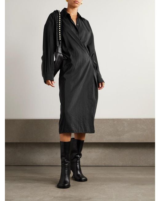 Robe Midi Portefeuille En Soie Mélangée Froissée Twisted Lemaire en coloris Black