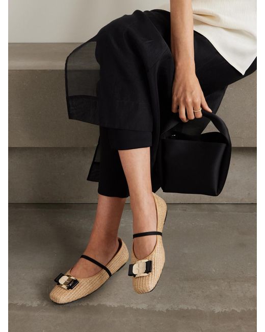 Ferragamo Natural New Vara Flache Schuhe Aus Raffiabast Mit Verzierungen