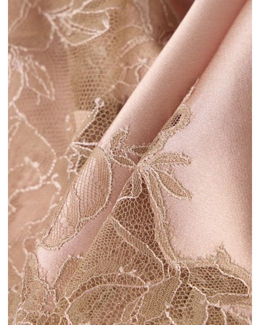 Carine Gilson Pink Morgenmantel Aus Seidensatin Mit Spitzeneinsätzen Und Bindegürtel