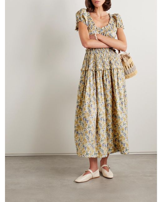 Robe Midi En Voile De Coton À Imprimé Fleuri Et À Smocks Leanne Doen en coloris White