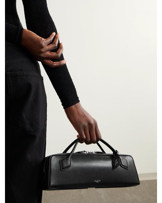 Sac À Main En Cuir Texturé Le Teckel Alaïa en coloris Black