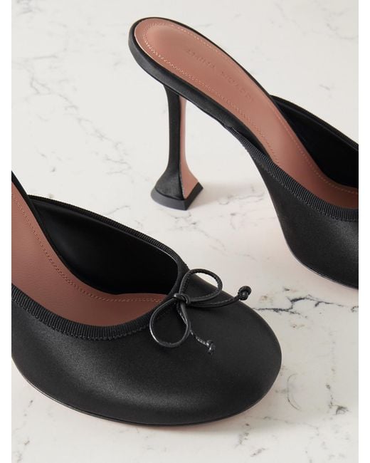 AMINA MUADDI Black Lila Mules Aus Satin Mit Ripsbandbesatz