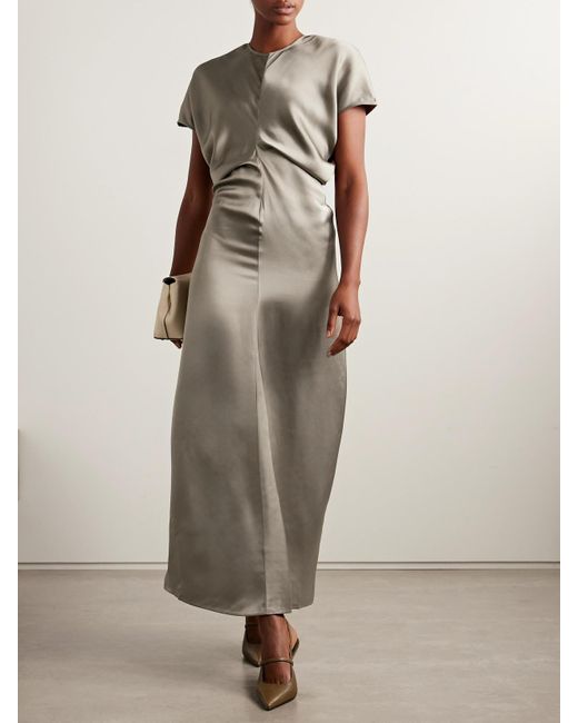 Robe Longue En Satin À Fronces Totême en coloris Natural