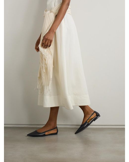 Brunello Cucinelli White Ballerinas Mit Spitzer Kappe Aus Leder Mit Zierperlen