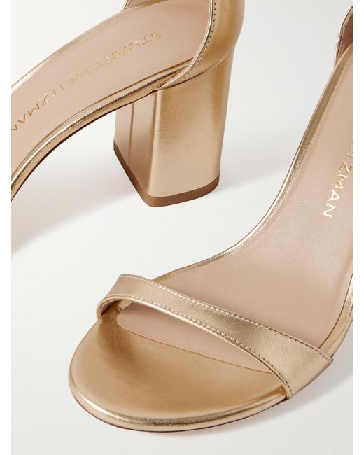 Stuart Weitzman Natural Nudist Block Sandalen Aus Metallic-Leder