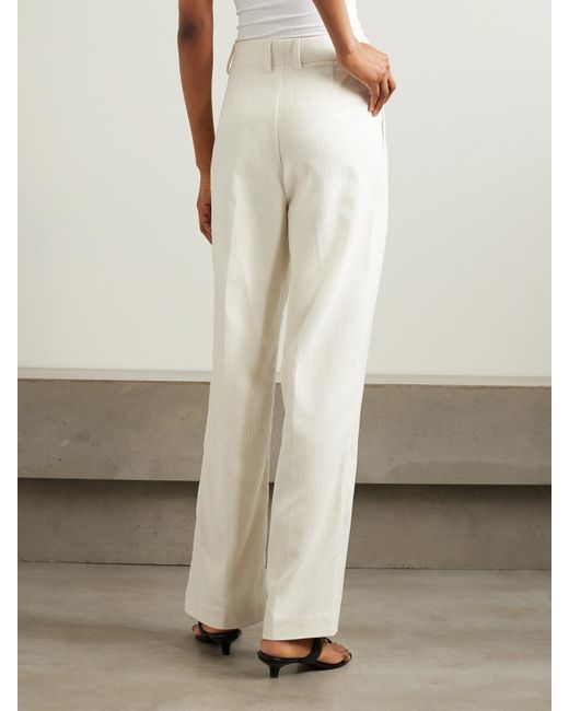 Pantalon Large En Velours De Soie Et De Coton Biologique Mélangés Côtelés À Plis Totême  en coloris White