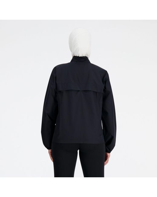 Sport essentials jacket in nero di New Balance in Blue