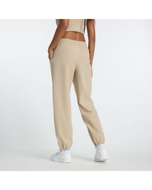 New Balance Athletics Stretch Woven jogger in het Natural