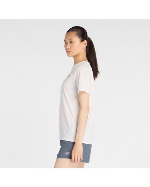Donna Sport Essentials Heathertech T-Shirt di New Balance in White