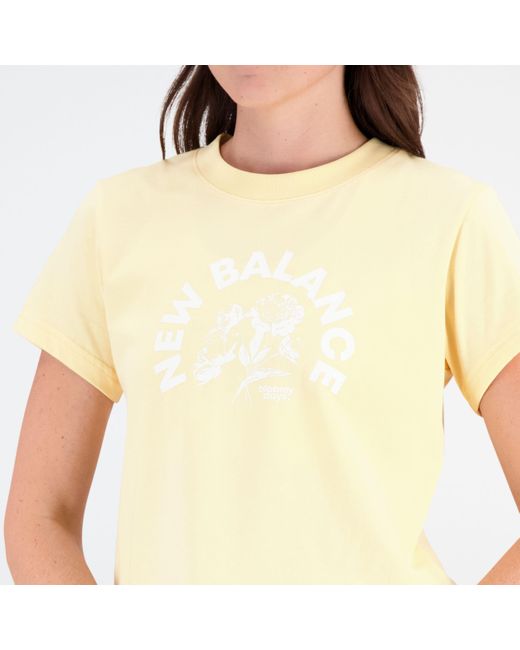 New Balance Essentials Bloomy Short Sleeve Boxy T-shirt in het White