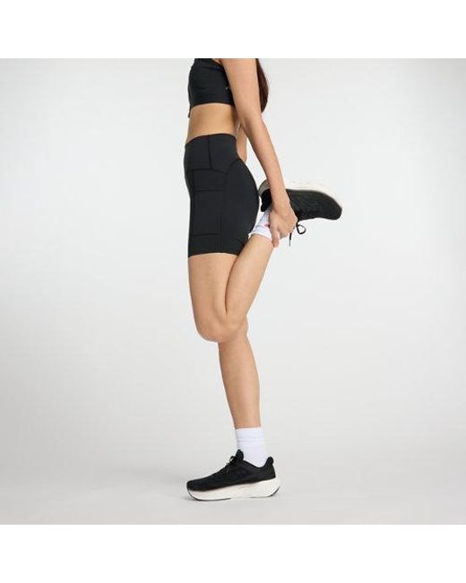 Femme Nb Sleek Pocket High Rise Short 6&Quot; En, Poly Knit, Taille New Balance en coloris Black